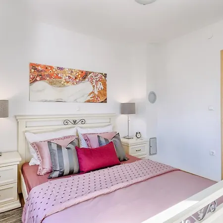 Erin Apartment *
